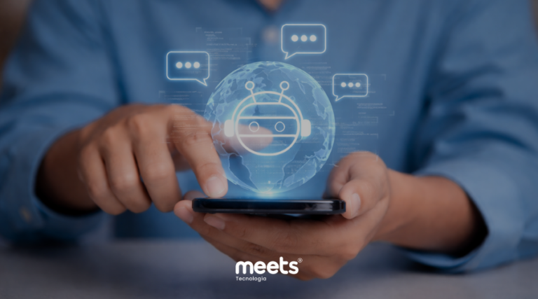 Pessoa utilizando smartphone com interface holográfica de chatbot inteligente, representando atendimento automatizado com IA e comunicação digital em tempo real.