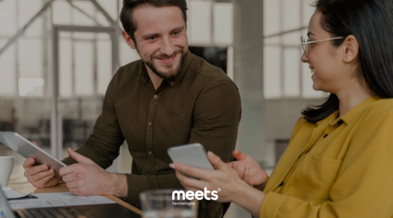 Estratégia de comunicação eficaz no WhatsApp para clientes com o Meets CRM.